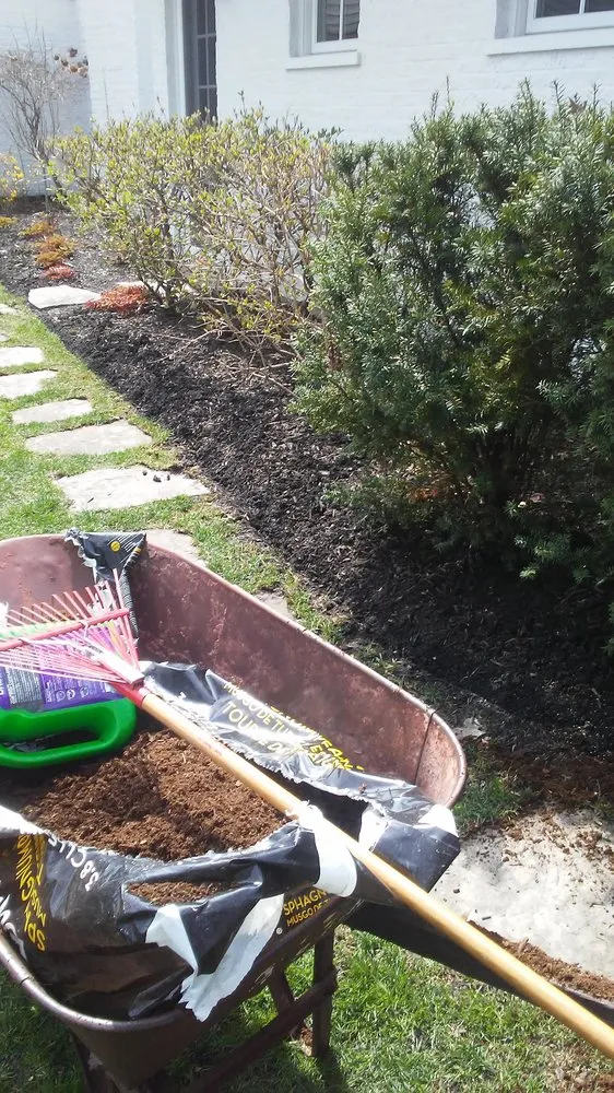 Expert garden landscaping experts serving Des Plaines, IL - Oscar Morales Landscaping