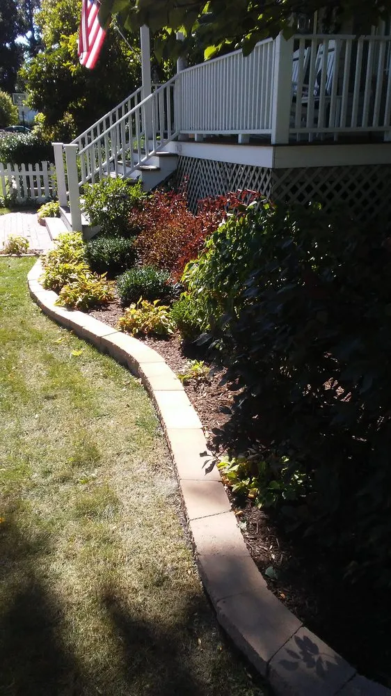 Trusted yard maintenance experts serving Des Plaines, IL - Oscar Morales Landscaping