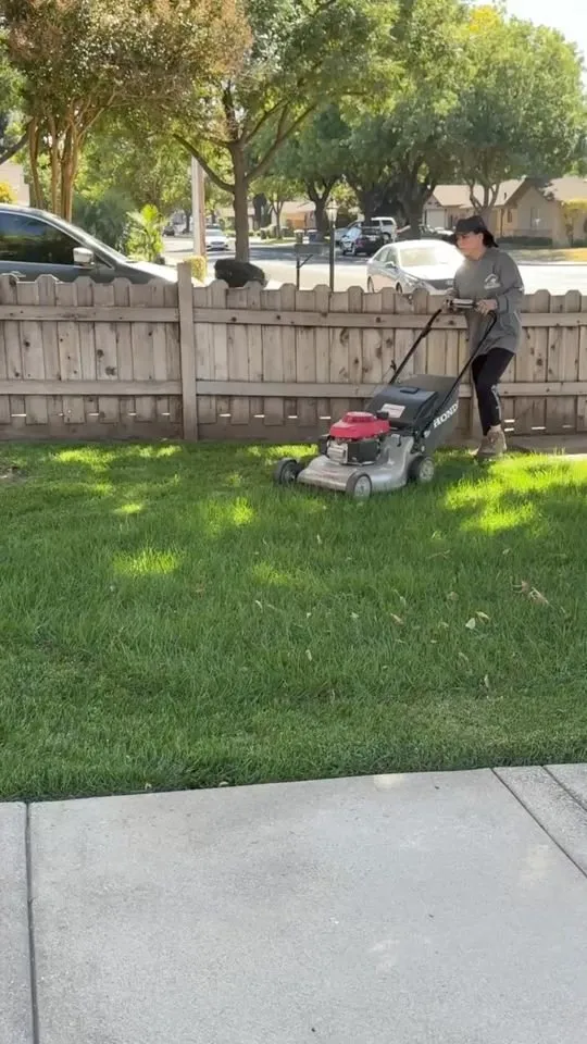 Top-rated yard cleanup service in Manteca, CA by Oscar’s Lawn Care