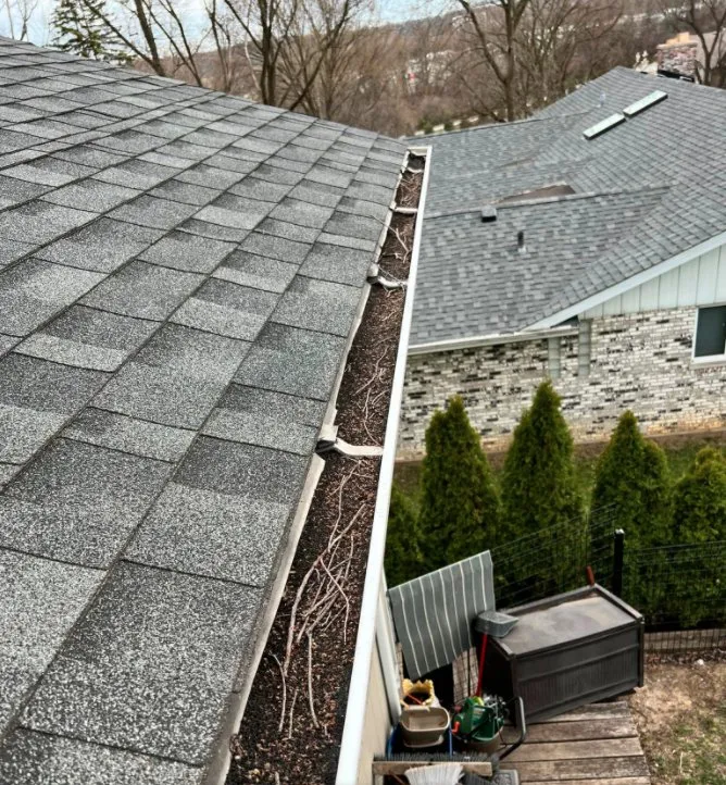 Custom lawn mowing service for residential properties in Chicago, IL by Oscar's Window Cleaning