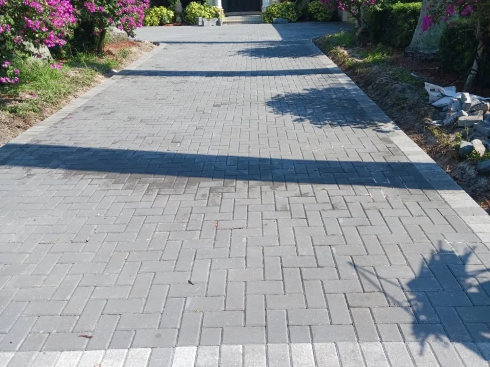 Custom lawn care service experts serving Lake Worth, FL - Osmel Pavers