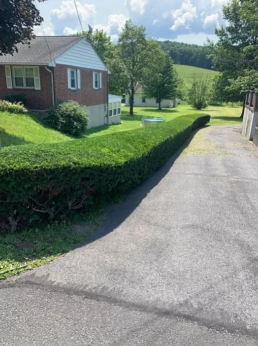 Expert lawn mowing service experts serving Allentown, PA - Oss Landscaping