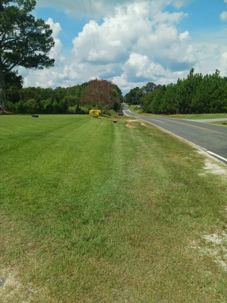 Local lawn mowing service experts serving Dunn, NC - Otero's Lawn Care & More