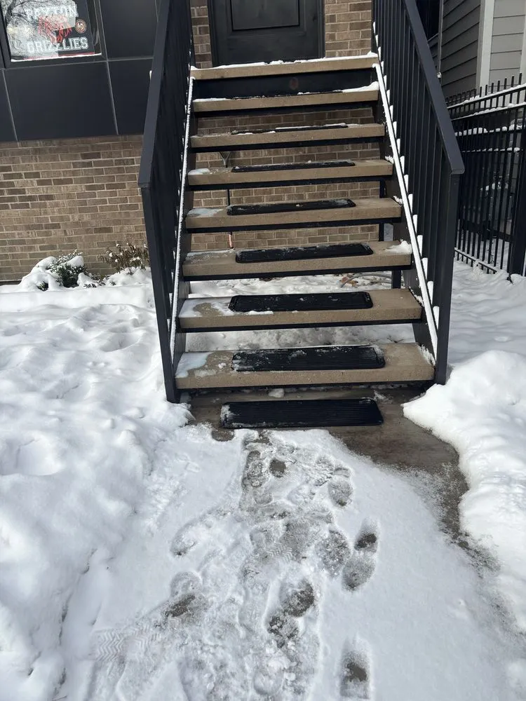 Professional lawn mowing service in Chicago, IL - OUTDOOR ART LANDSCAPE & CONSTRUCTION