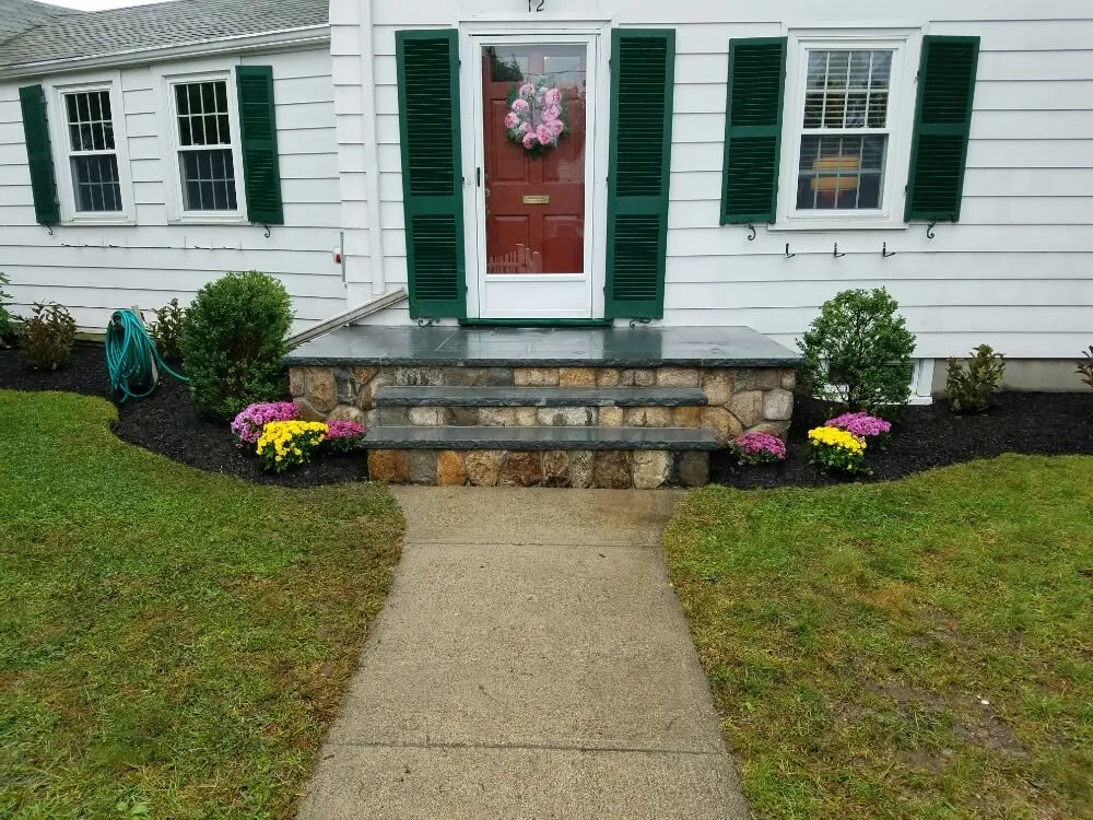 Trusted garden landscaping experts serving Woburn, MA - Outdoor Associates