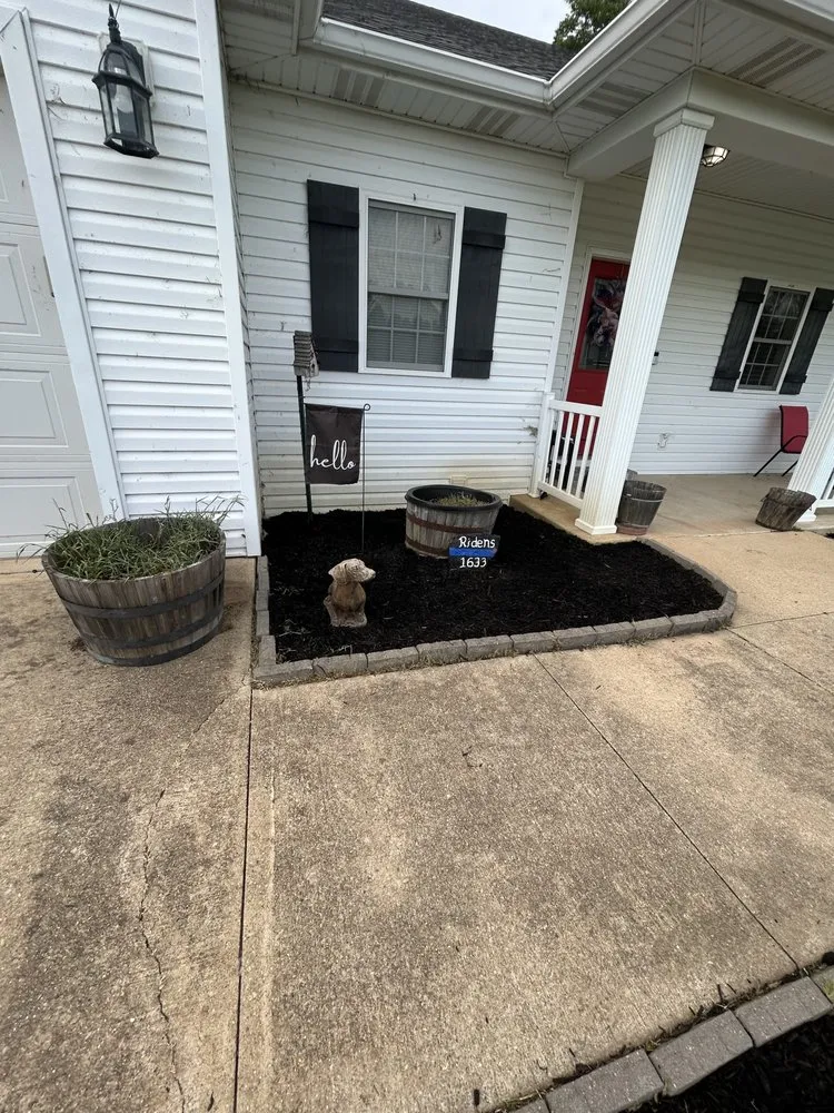 Professional yard cleanup service for residential properties across Poplar Bluff, MO - Outdoor Cleanup