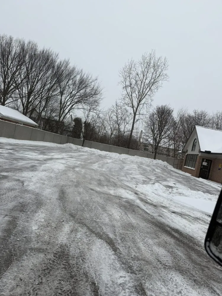 Custom residential landscaping in Bloomfield Hills, MI - Outdoor Elegance