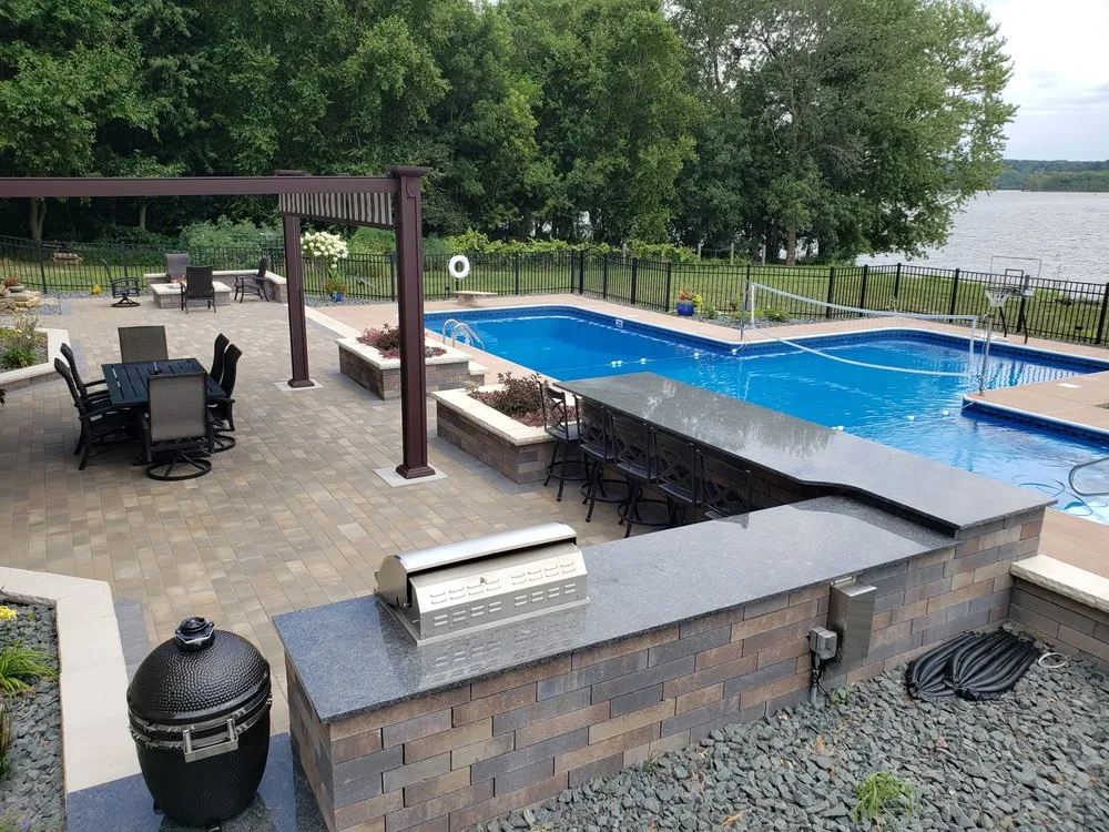 Professional yard maintenance in Aledo, IL - Outdoor Innovations