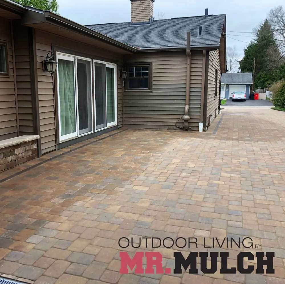 Trusted lawn care service experts serving Columbus, OH - Outdoor Living By Mr Mulch