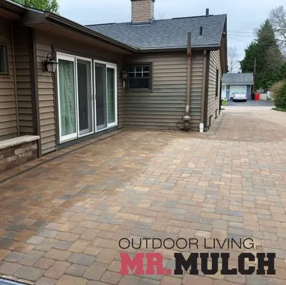 Outdoor Living By Mr Mulch Logo