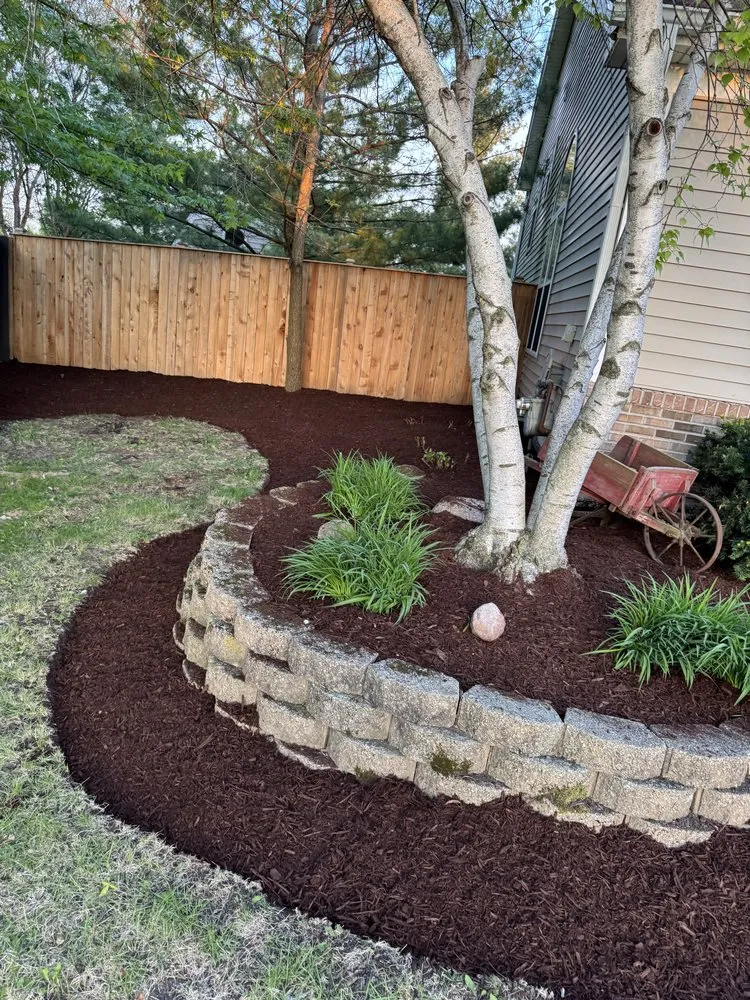 Custom yard maintenance experts serving Minooka, IL - Outdoor Oasis Landscaping