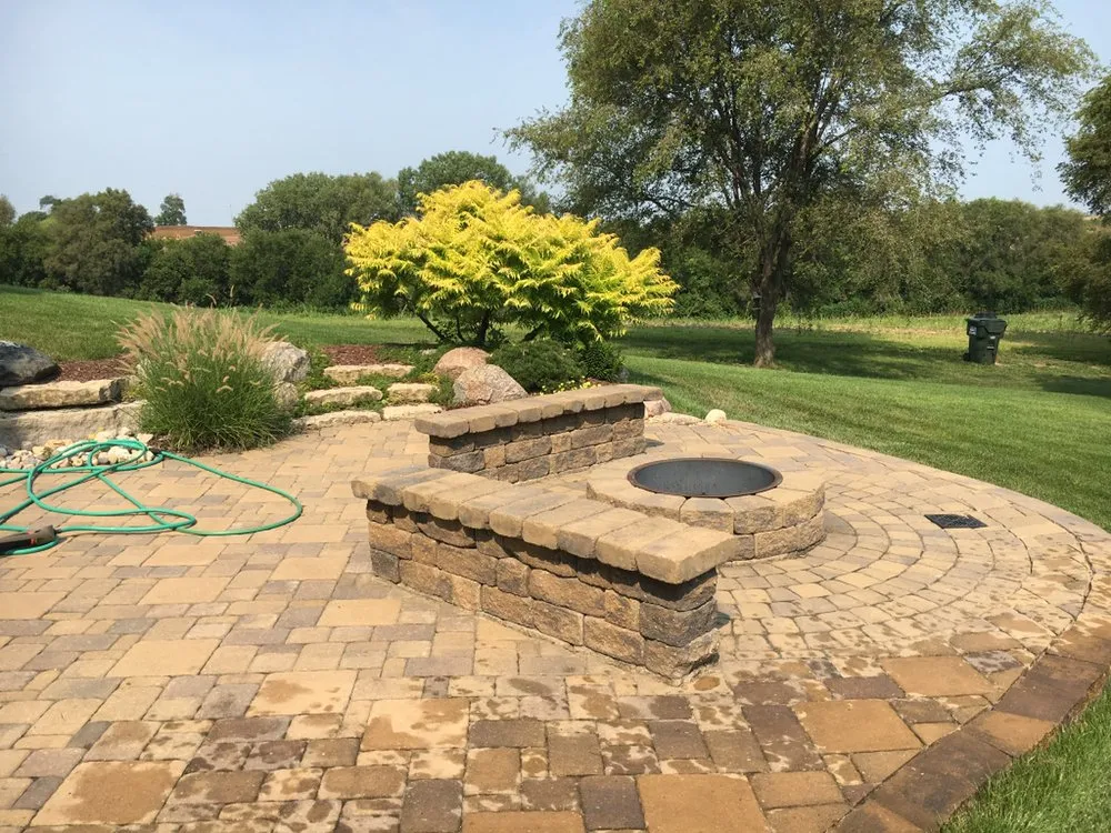 Expert lawn mowing service in Omaha, NE - Outdoor Oasis Landscaping