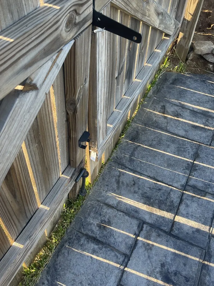 Top-rated lawn mowing service in Clarksville, TN by Outdoor Options