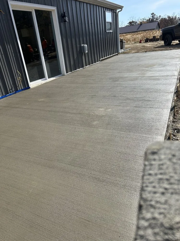 Custom lawn mowing service in Knoxville, IL - Outdoor services