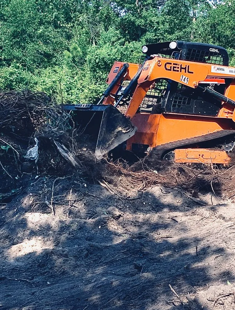 Professional lawn care service for beautiful yards across Mobile, AL - Outdoor Services