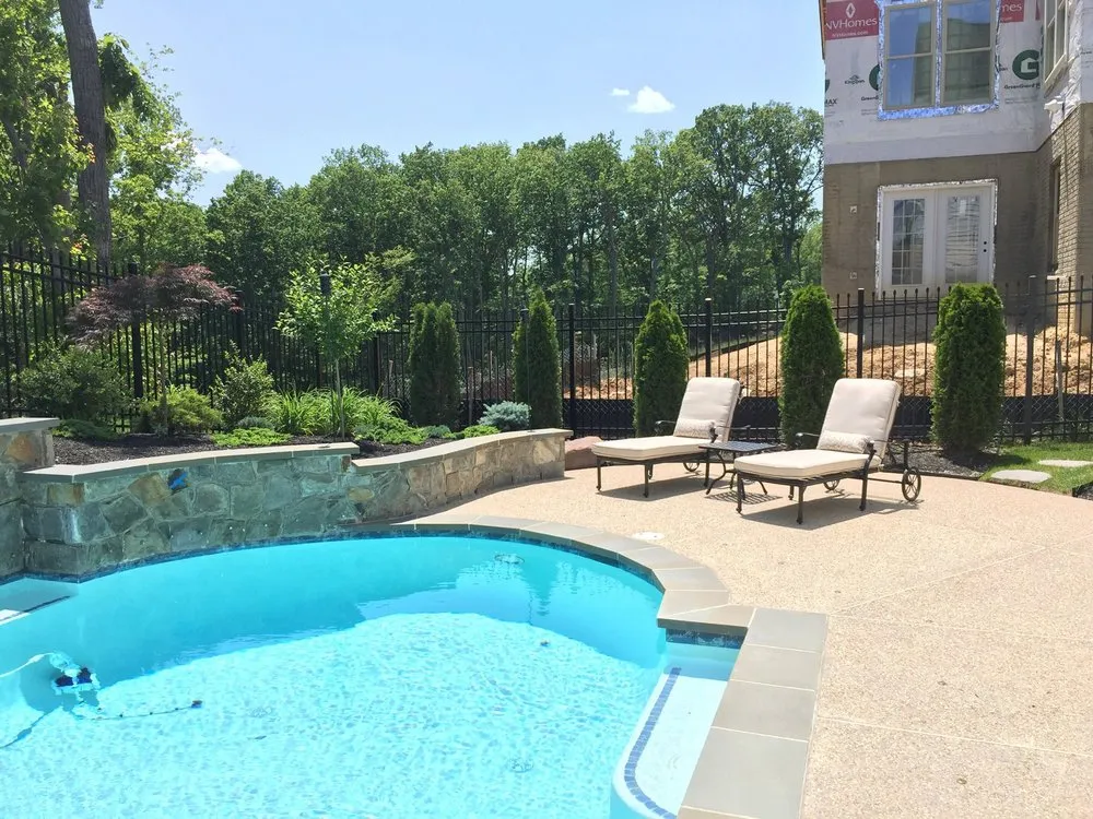 Custom yard cleanup service in Dumfries, VA by Outdoor Showplace