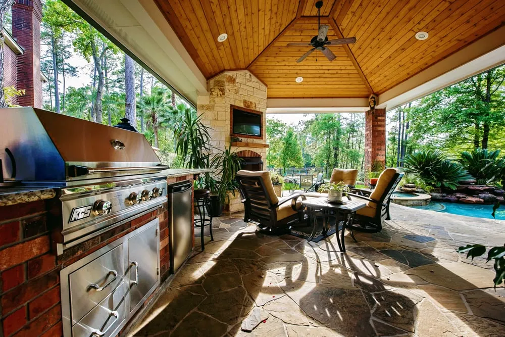 Top-rated lawn mowing service experts serving Conroe, TX - Outer Image Design