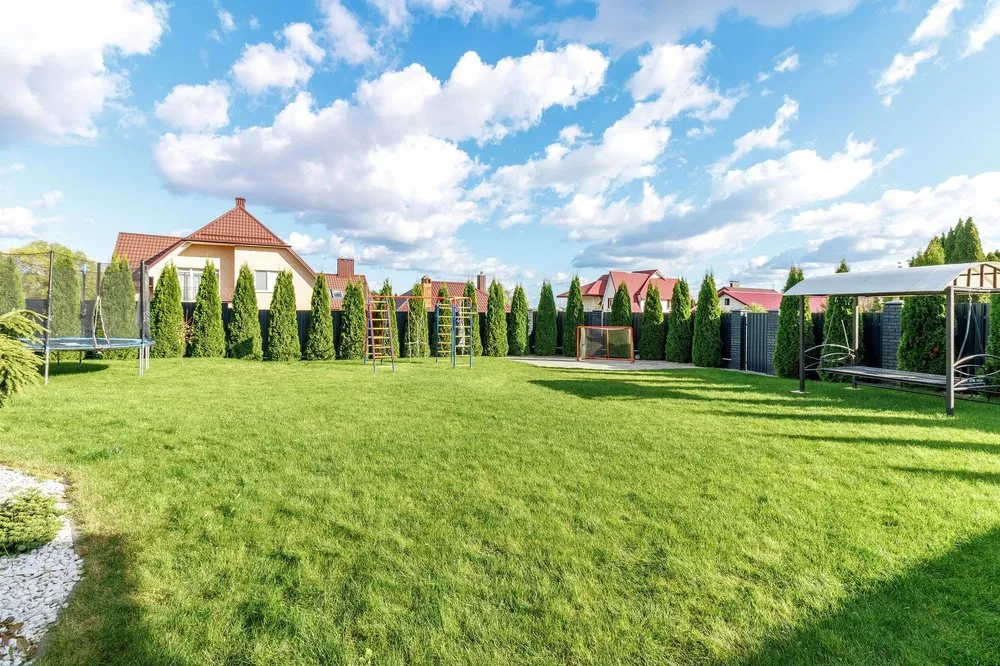 Reliable yard maintenance experts serving Franklin, TN - Outside the House