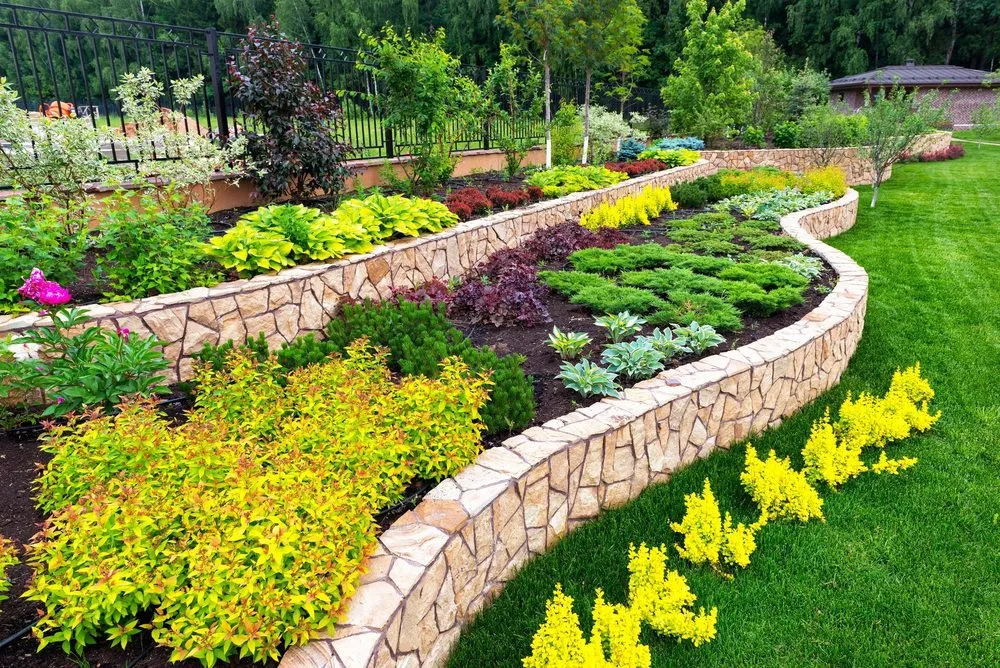 Top-rated yard cleanup service with custom design in Franklin, TN by Outside the House