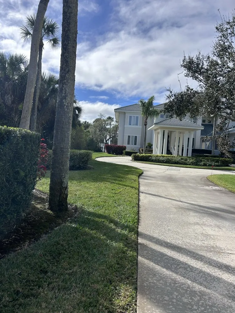 Reliable outdoor landscaping in Cocoa, FL by Ovalle’s Lawn Service