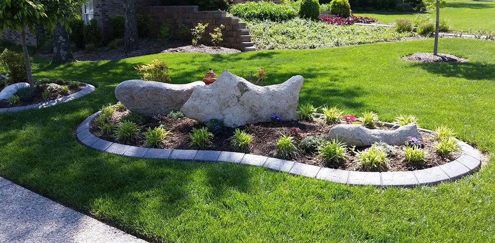 Expert lawn care service in Owatonna, MN - Owatonna Groundsmasters