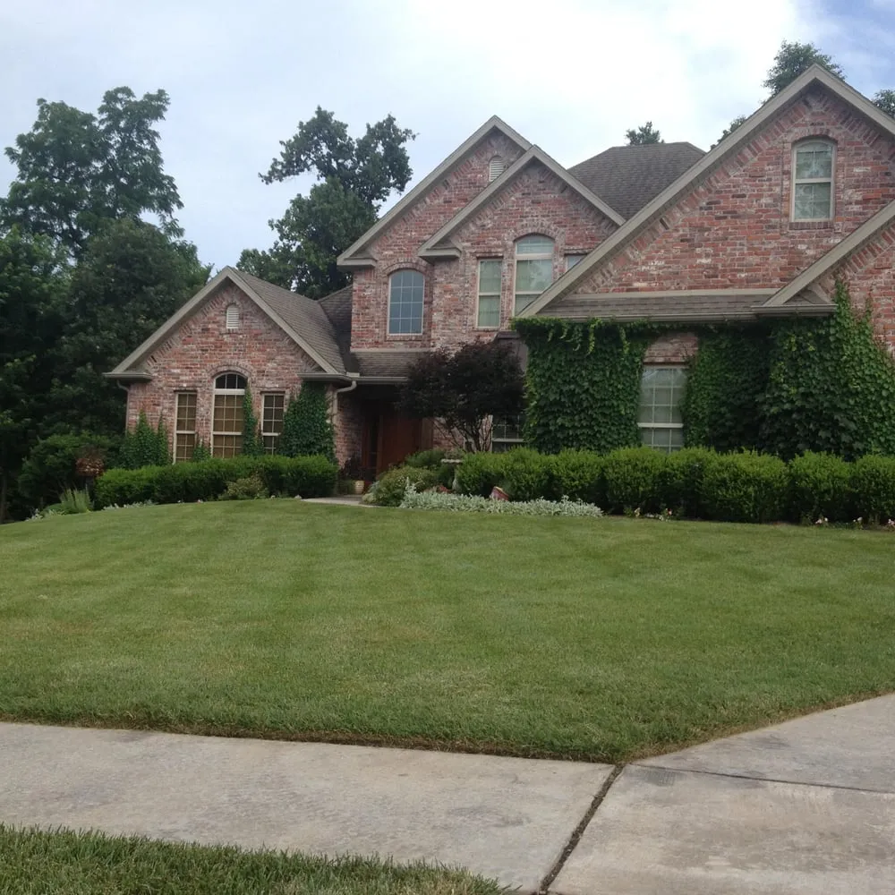 Custom outdoor landscaping experts serving Fayetteville, AR - Ozark Lawn & Landscapes
