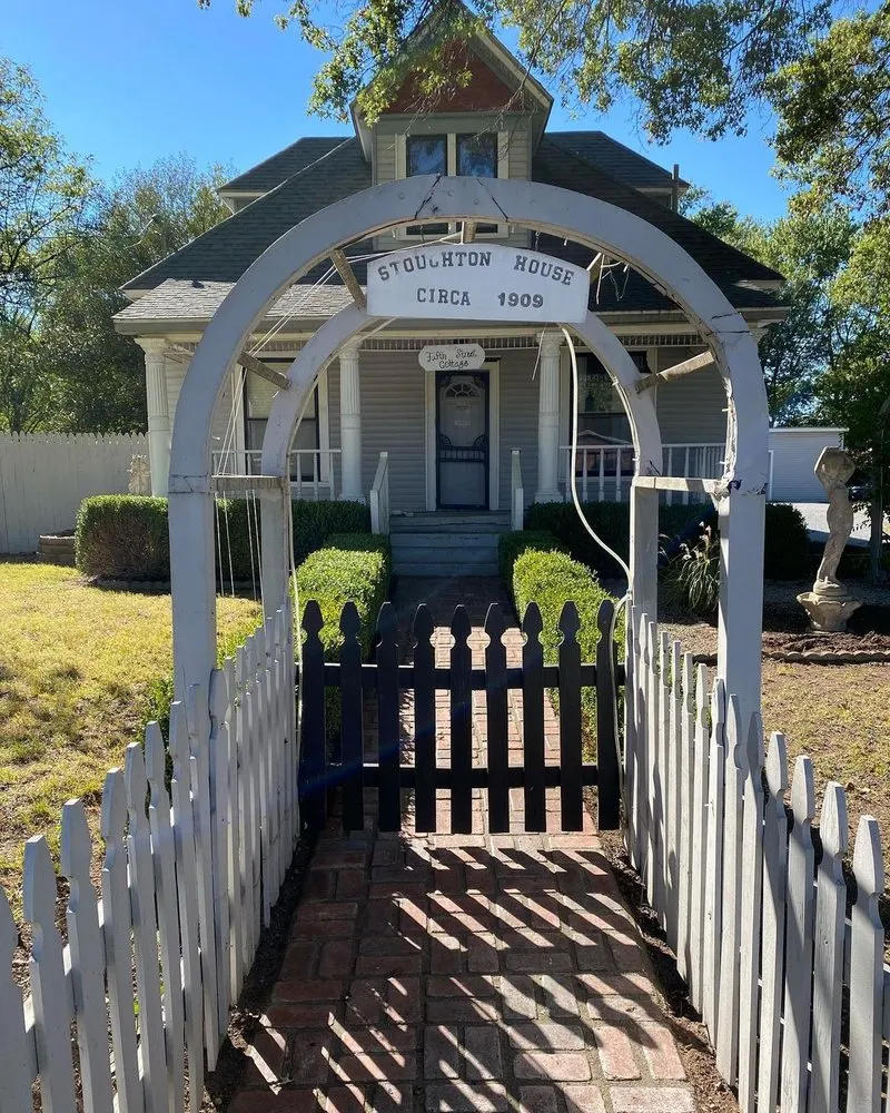 Custom lawn mowing service in Fayetteville, AR - Ozark Lawn Professionals