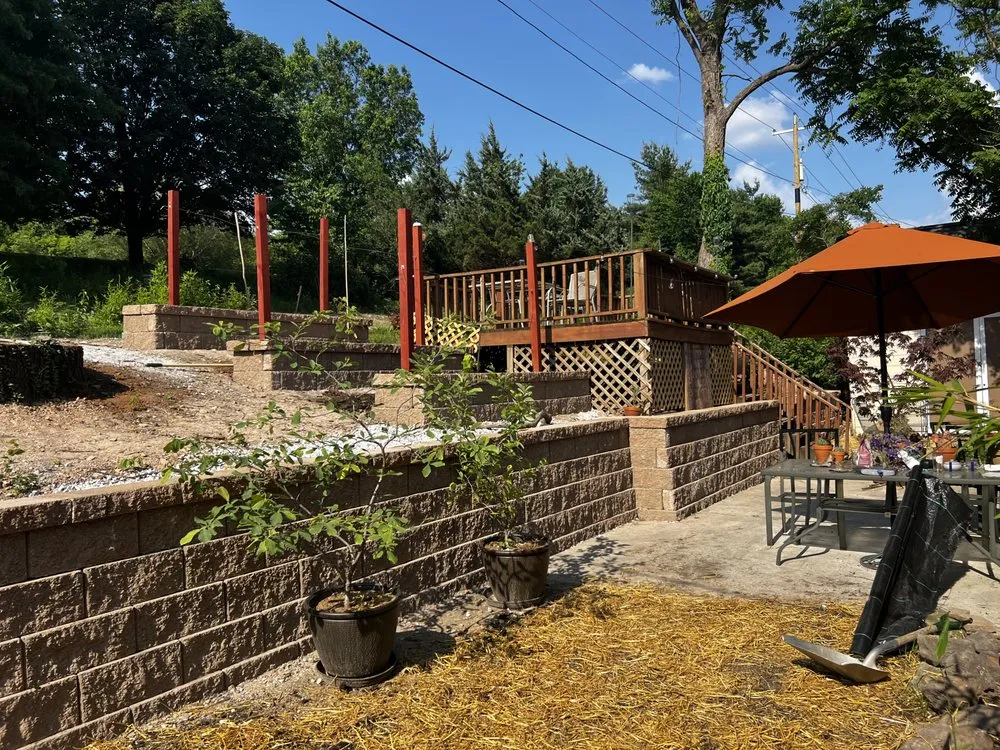 Professional yard maintenance in Bethel heights, AR by Ozark Scapes