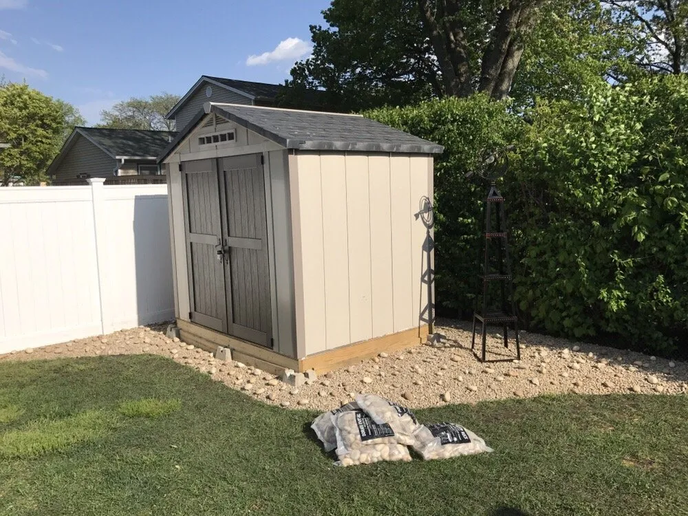 Professional garden landscaping for year-round maintenance in Elgin, IL by Ozzie's Landscaping