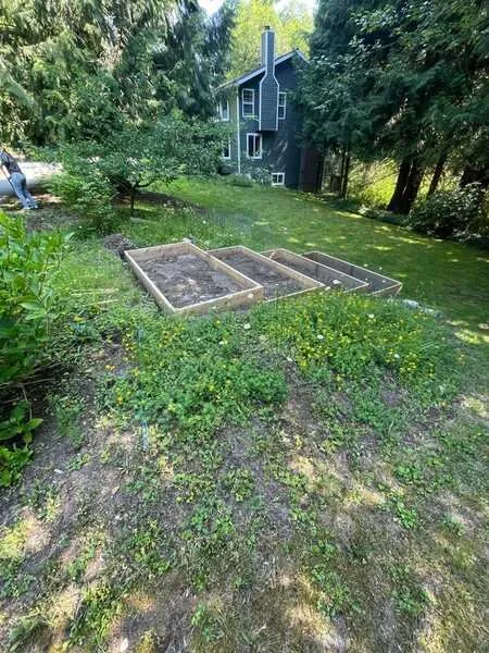 Expert lawn care service experts serving Snohomish, WA - Ozzies outdoor services