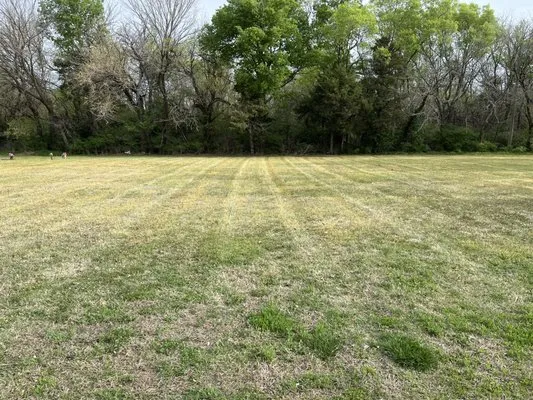 P & W Lawn Service Logo