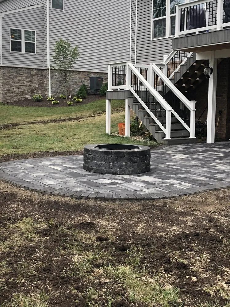 Expert residential landscaping experts serving Pittsburgh, PA - P & W Patios and Walls