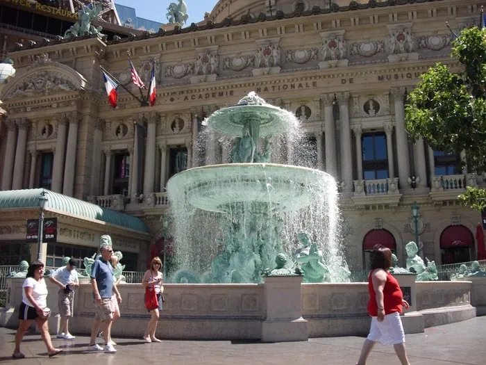 Custom lawn care service experts serving Pittsburgh, PA - P & W Patios and Walls