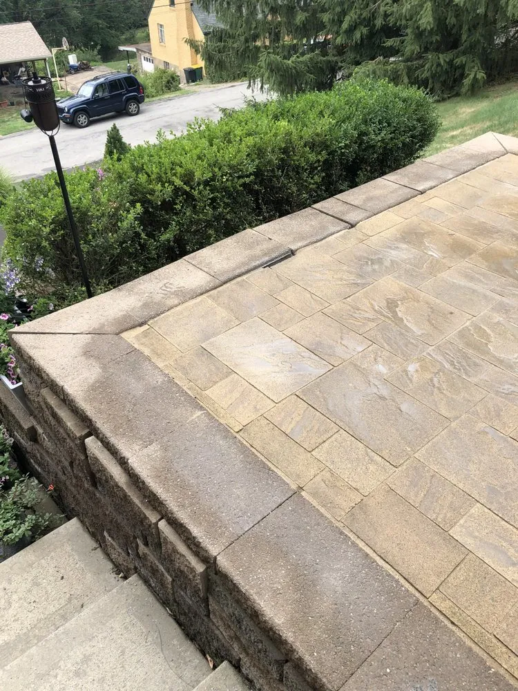 Custom residential landscaping experts serving Pittsburgh, PA - P & W Patios and Walls