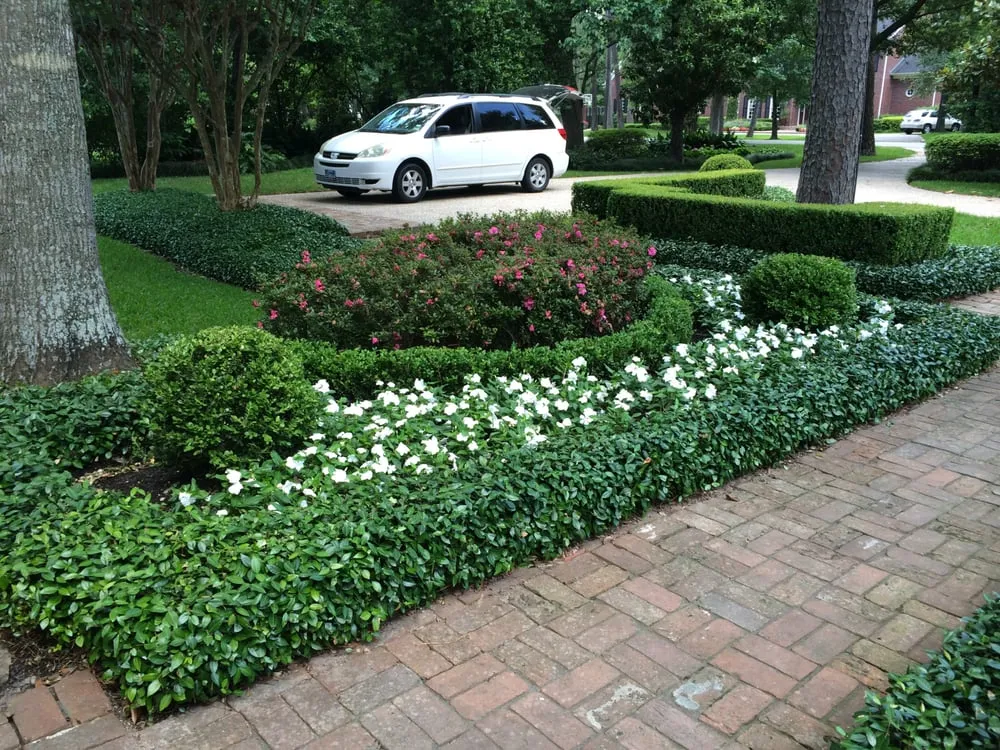 Custom yard maintenance with custom design across Houston, TX - Pablo General Services