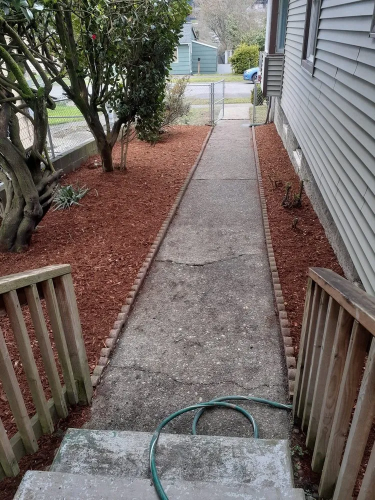 Professional garden landscaping for year-round maintenance in Bremerton, WA by Pablo Landscaping