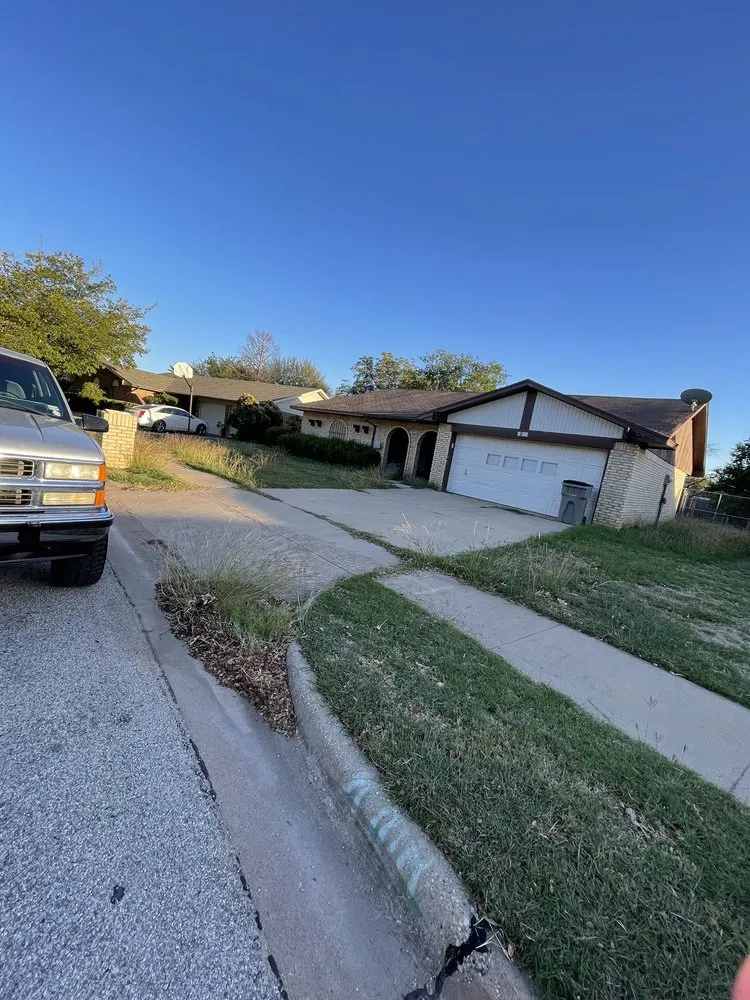 Reliable lawn mowing service experts serving Wichita Falls, TX - Pablo’s Gutierrez’s Lawn Service