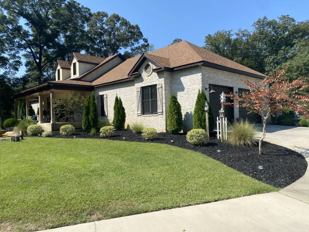 Custom yard cleanup service for beautiful yards across Dothan, AL - Pablo’s Landscape