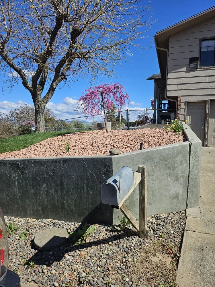 Professional landscape design with custom design in Milton-Freewater, OR by Pablo's Lawn Service