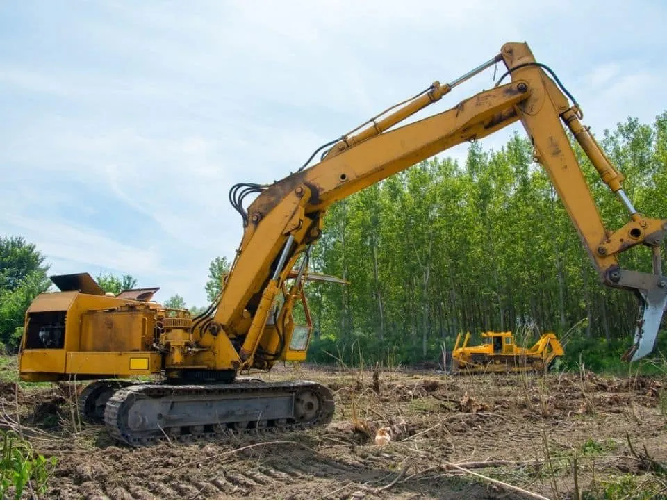 Top-rated yard maintenance in Chipley, FL by Pace Land Svc