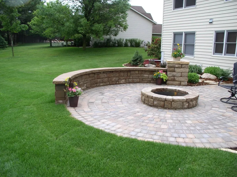 Top-rated garden landscaping in Inver Grove Heights, MN by Pace Landscape & Design