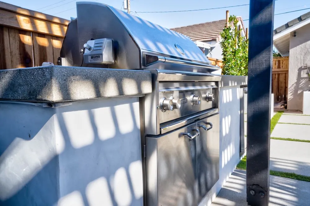 Custom yard cleanup service in Huntington Beach, CA by Pacific Breeze Building Solutions