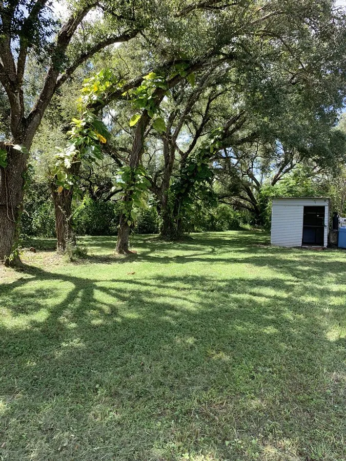 Custom yard maintenance experts serving Lehigh Acres, FL - Package Deal Services