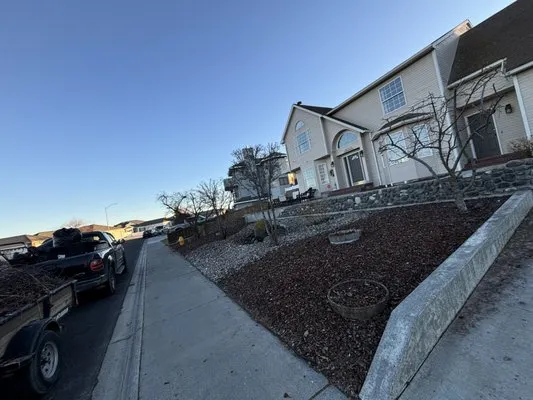 Padilla Lawn Care Logo