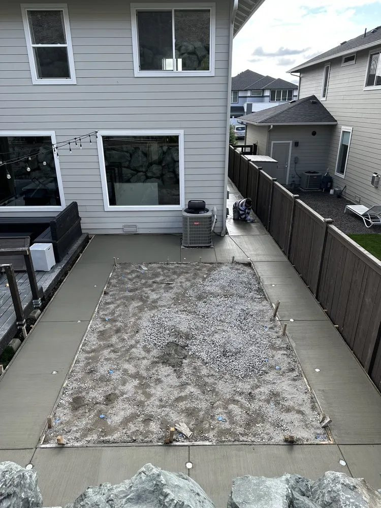 Custom lawn mowing service in Lakewood, WA - Paea Concrete