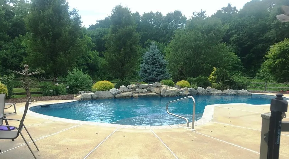 Reliable lawn mowing service experts serving Middletown, DE - Page Precision Cuts