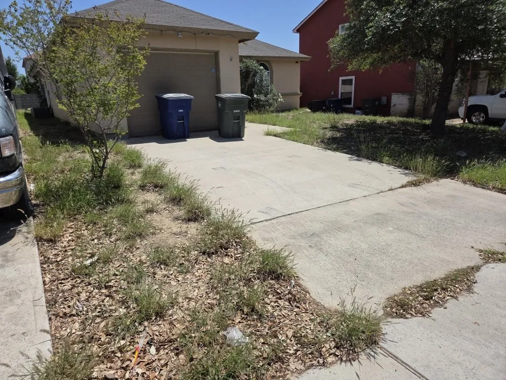 Top-rated yard maintenance for residential properties in Laredo, TX by Paiz Lawn Mowing Services