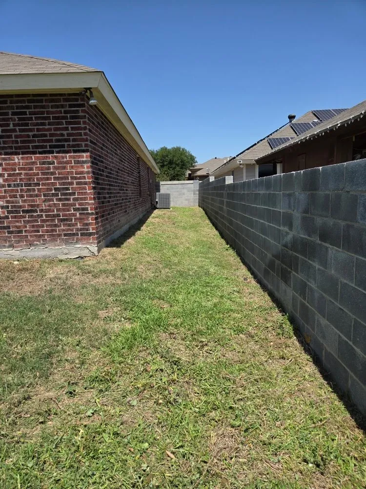 Local residential landscaping for beautiful yards in Laredo, TX by Paiz Lawn Mowing Services