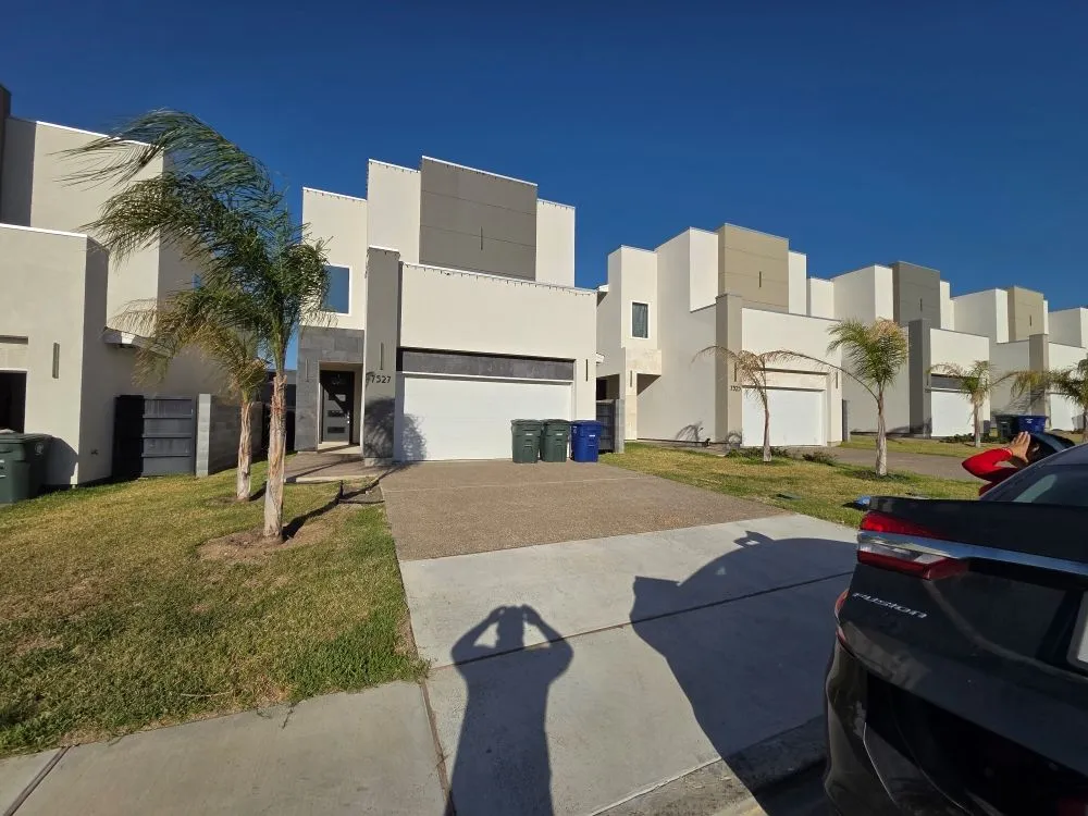 Professional lawn mowing service for homes across Laredo, TX - Paiz Lawn Mowing Services