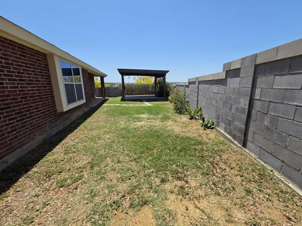 Top-rated yard maintenance experts serving Laredo, TX - Paiz Lawn Mowing Services